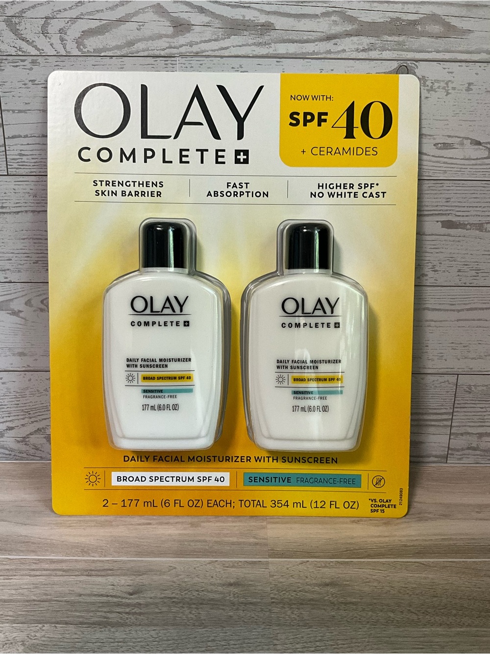 OLAY Daily Facial Moisturizer SPF 40 -double pack new